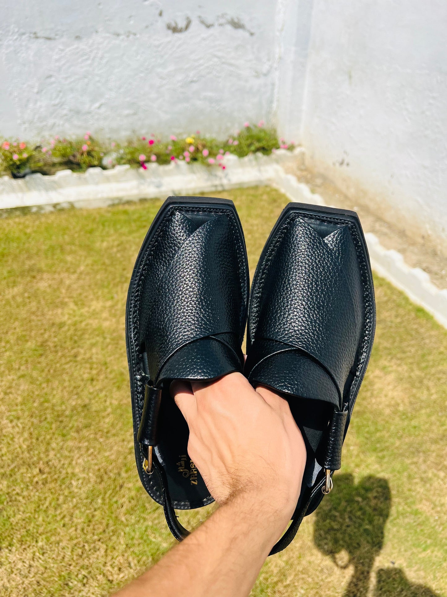 black (dot) kaptan chappal